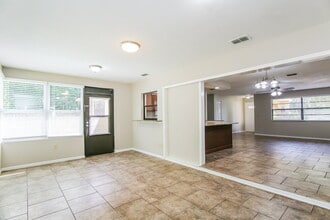 5286 Enfield Ave in Spring Hill, FL - Foto de edificio - Building Photo