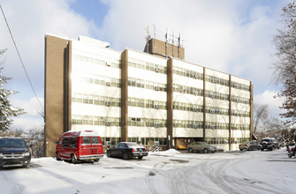 Murray Towers in Pittsburgh, PA - Building Photo - Building Photo