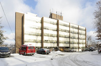 Murray Towers in Pittsburgh, PA - Foto de edificio - Building Photo