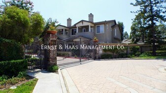 2968 Claremore Ln in Los Alamitos, CA - Building Photo