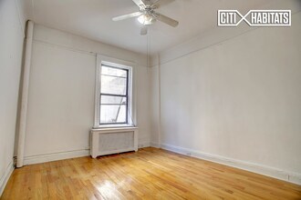 239 W 72nd St-Unit -3B in New York, NY - Building Photo - Building Photo