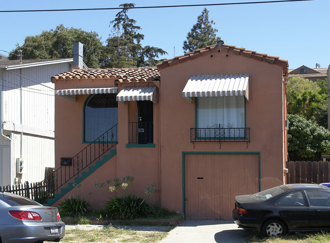239 Vaqueros Ave in Rodeo, CA - Foto de edificio - Building Photo