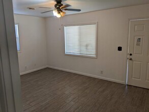 1301 Sunset Dr in Champaign, IL - Building Photo - Building Photo