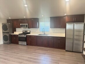 332 Thompson Ave, Unit C in Glendale, CA - Foto de edificio - Building Photo