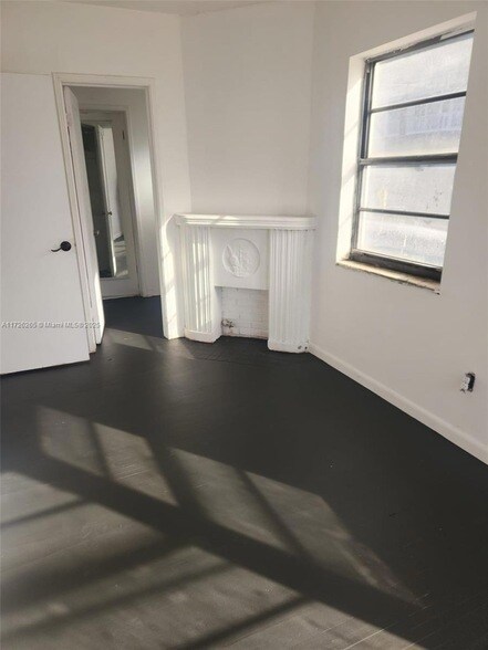 8918 Collins Ave, Unit 4 in Surfside, FL - Building Photo