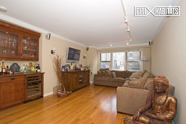 305 E 24th St-Unit -4D in New York, NY - Building Photo - Building Photo