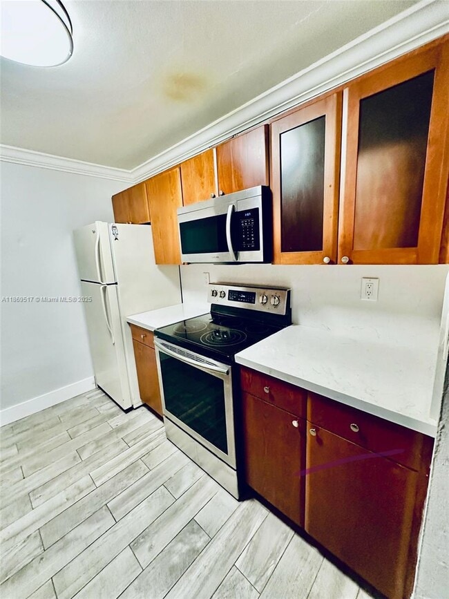 7204 Fairway Dr in Miami Lakes, FL - Building Photo - Building Photo