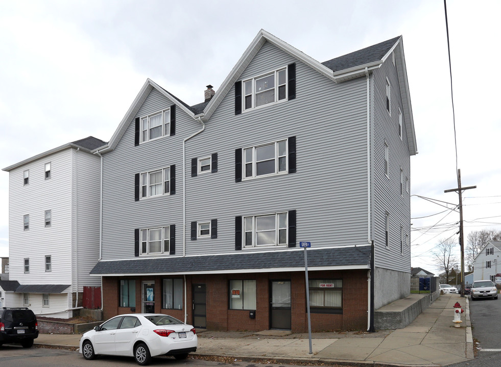 1273-1277 S Main St in Fall River, MA - Building Photo