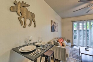 3915 W 8th St in Little Rock, AR - Building Photo