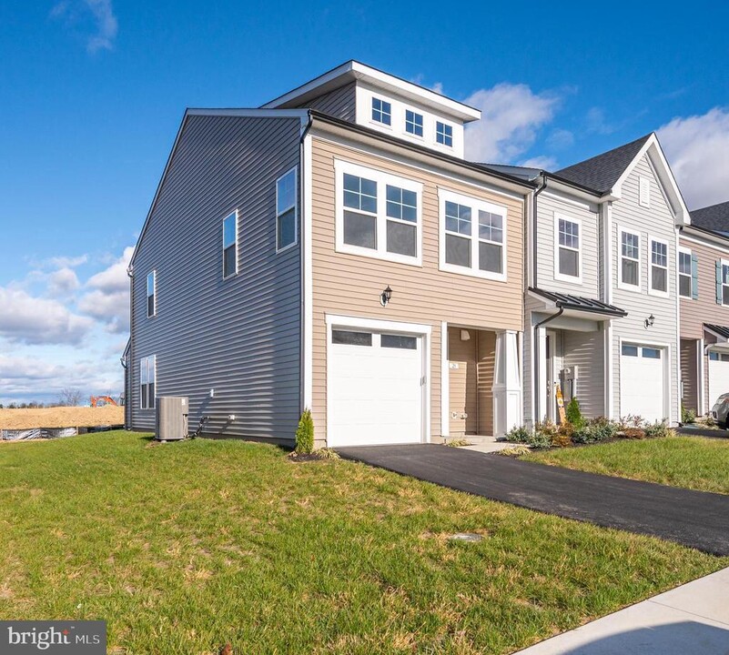 28 Spool Rd in Inwood, WV - Building Photo