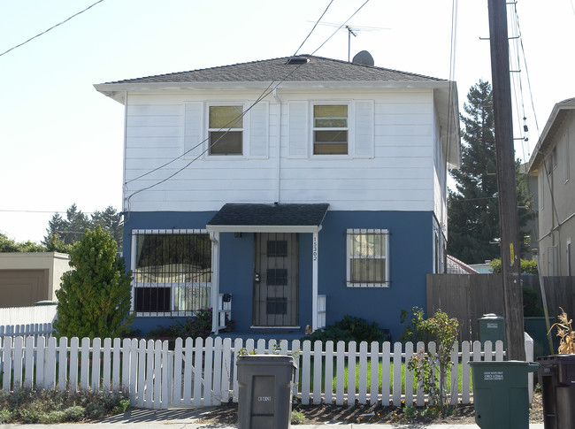 15300 Upton Ave in San Leandro, CA - Building Photo - Building Photo