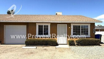 12769 Kiowa Rd in Apple Valley, CA - Building Photo