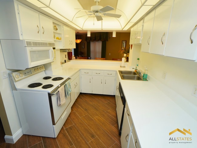 3255 S Atlantic Ave in Daytona Beach, FL - Building Photo - Building Photo