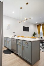3725 S Giles Ave in Chicago, IL - Building Photo - Building Photo