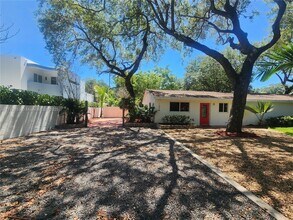 16575 Old Cutler Rd-Unit -16575 in Palmetto Bay, FL - Building Photo - Building Photo