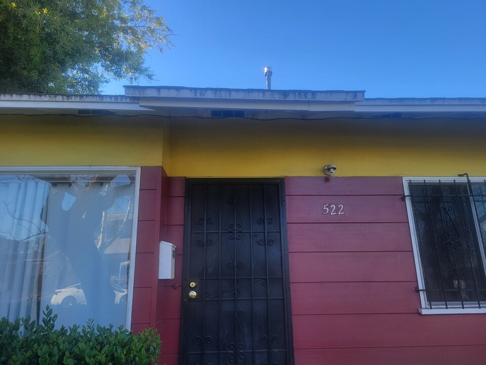 522 E Hyde Park Pl in Inglewood, CA - Building Photo