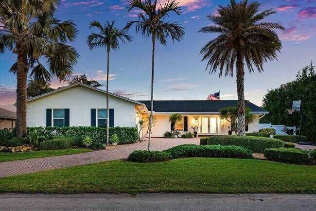 5 Inlet Cay Dr in Boynton Beach, FL - Building Photo - Building Photo