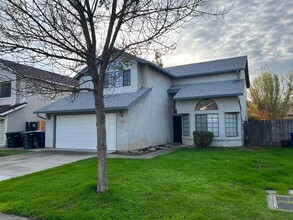 2121 Noelle Ct in Modesto, CA - Foto de edificio - Building Photo