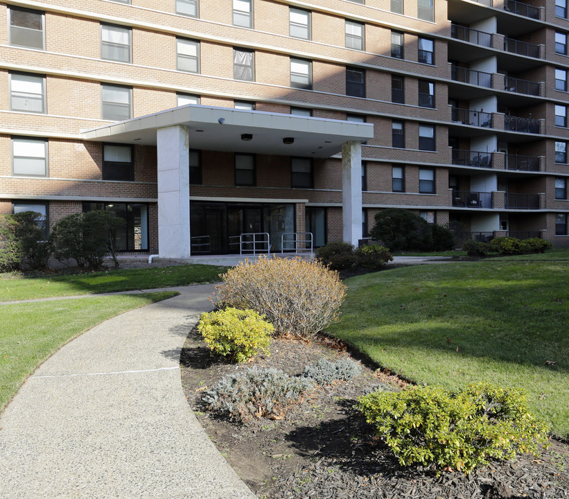 Troy Towers in Bloomfield, NJ - Building Photo