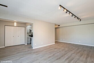100 Clubhouse Ln in Lake Zurich, IL - Building Photo - Building Photo