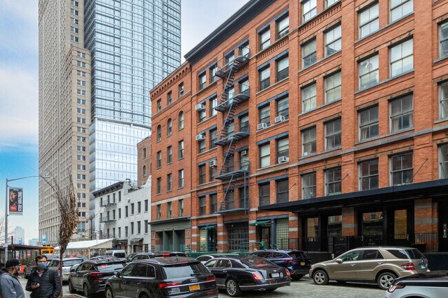 65 N Moore St in New York, NY - Foto de edificio - Building Photo