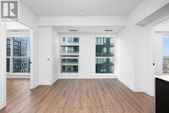 327-4327 King St W in Toronto, ON - Building Photo - Building Photo