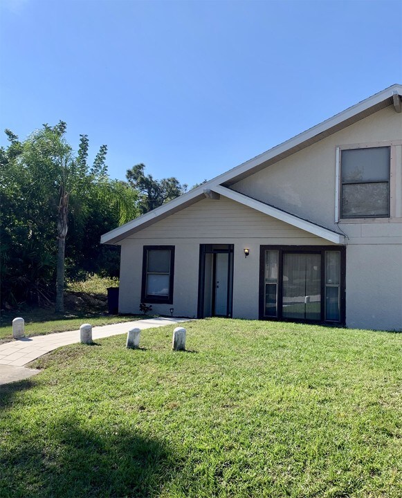 17466 Dumont Dr in Ft. Myers, FL - Building Photo