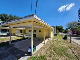 5219 17th Ave S in Gulfport, FL - Building Photo