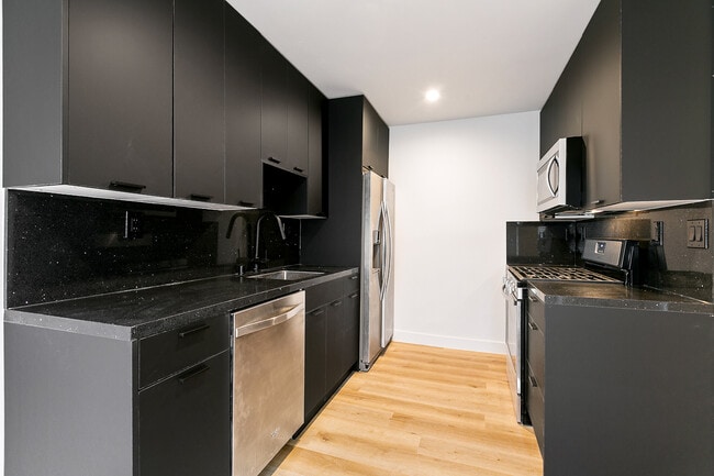 243 S Park View St, Unit 4 in Los Angeles, CA - Building Photo - Building Photo