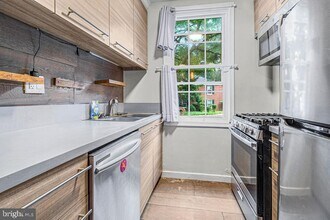 248 N Thomas St in Arlington, VA - Building Photo - Building Photo