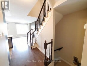 211 Jersey Tea Cir in Ottawa, ON - Building Photo - Building Photo