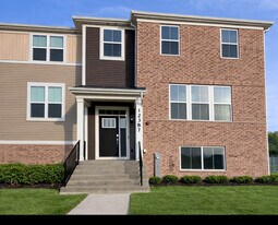 12387 Tinsley St in Huntley, IL - Building Photo