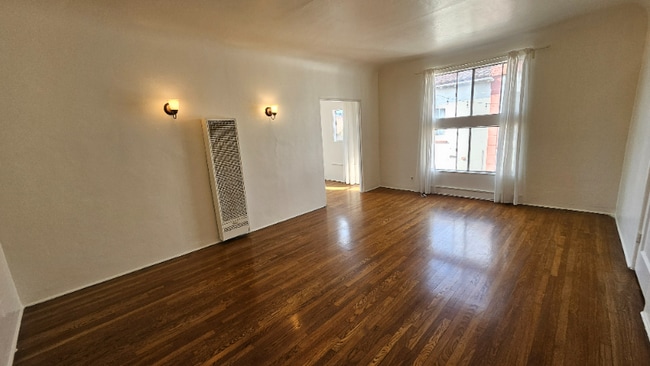 1421 Echo Park Ave in Los Angeles, CA - Foto de edificio - Building Photo