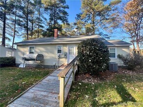 645 Rappahannock Dr in White Stone, VA - Building Photo - Building Photo