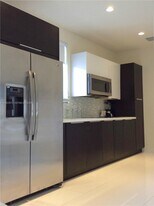 6416 NW 104th Path in Medley, FL - Building Photo