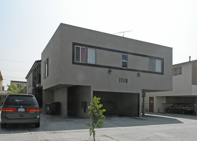 1118 S Holt Ave in Los Angeles, CA - Building Photo - Building Photo