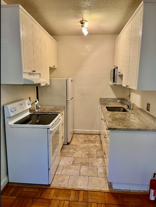 3051 Idaho Ave NW in Washington, DC - Building Photo
