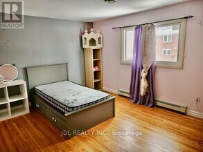 28 Harringay Crescent in Toronto, ON - Building Photo - Building Photo