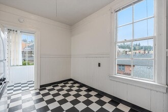 1518 SW Jefferson St in Portland, OR - Building Photo - Building Photo