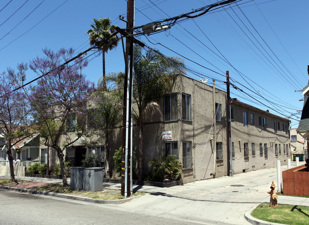 429 W 10th St in Long Beach, CA - Foto de edificio