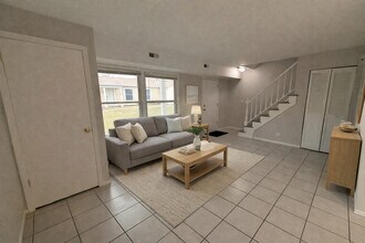 2167 N Heather Ln in Palatine, IL - Building Photo - Building Photo