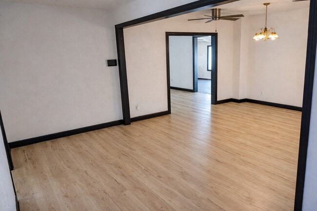 5315 Bayway Dr in Baytown, TX - Building Photo - Building Photo