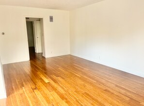 1036 N Crescent Heights Blvd in West Hollywood, CA - Building Photo - Building Photo