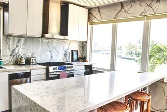 4710 Pine Tree Dr in Miami Beach, FL - Building Photo - Building Photo