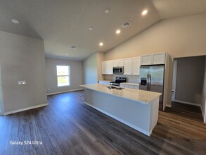 2936 NW 4th Pl in Cape Coral, FL - Building Photo - Building Photo