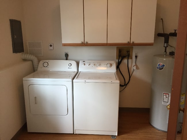 512 Powers Ct in Yorkville, IL - Building Photo - Building Photo