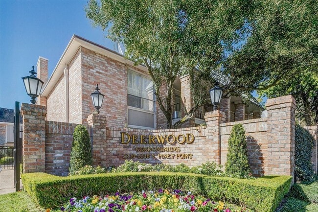 2234 S Piney Point Rd, Unit 110 in Houston, TX - Foto de edificio - Building Photo