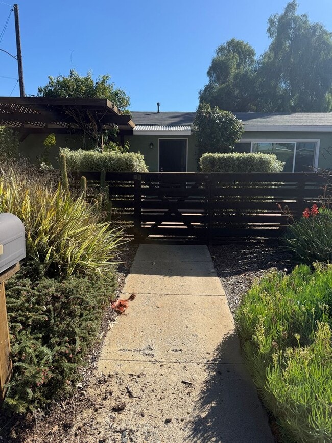 635 Chestnut Ave in Carlsbad, CA - Building Photo - Building Photo
