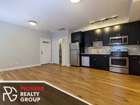 2207 W Eastwood Ave, Unit 3 Apartamentos