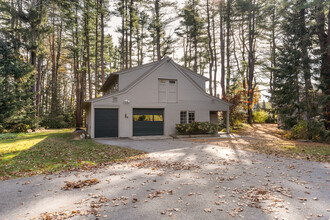 7 Old Mill Rd in Falmouth, ME - Building Photo - Building Photo